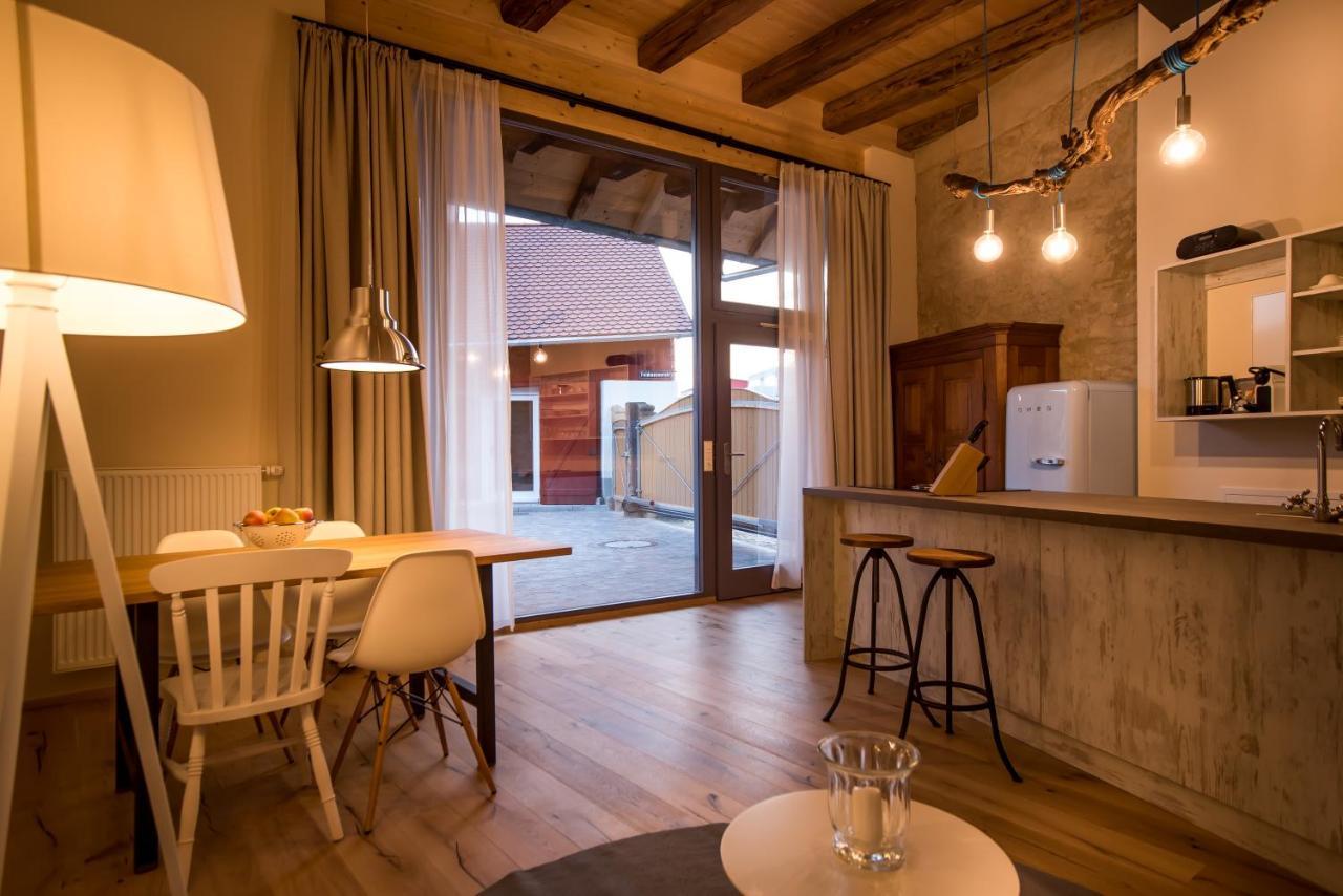 Baumgartners Dreiseithof - Historisch, Modern, Zentral Apartment Bad Krozingen Ruang foto